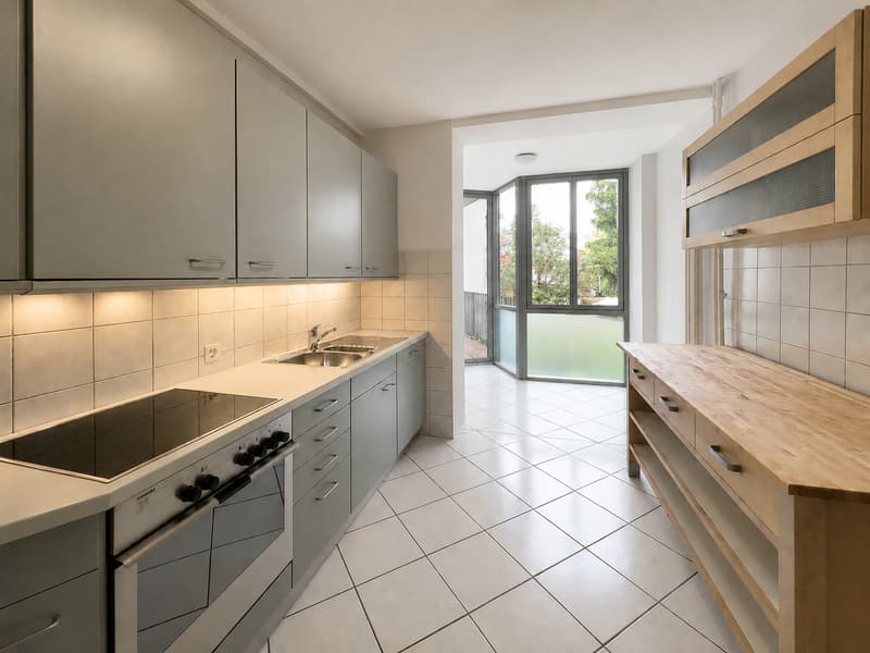 Grosszügige 3.5-Zimmer-Altbauwohnung mit Balkon und Loggia am Neuweilerplatz (5)