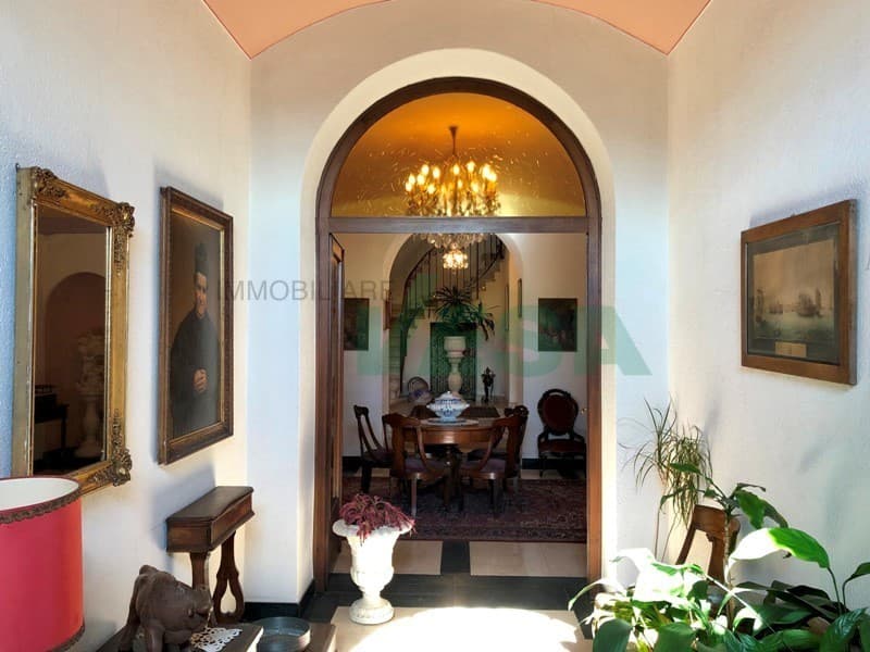 Magnifica  e spaziosa villa dell'800 con splendidi dettagli originali (2)