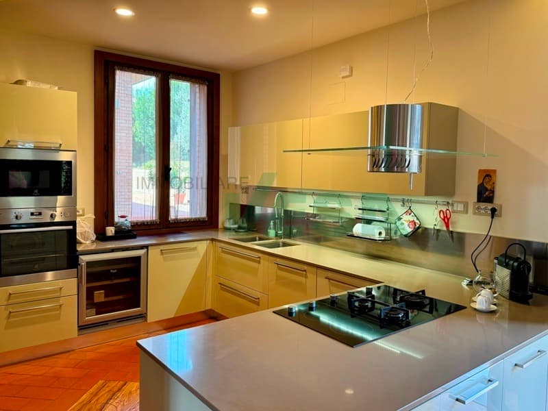 Wonderful property on the edge of beautiful San Gimignano, Tuscany (6)
