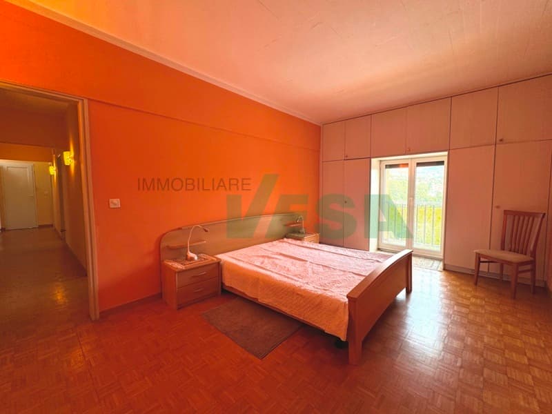 Spaziosa villa con piscina e splendida vista panoramica sui vigneti (7)