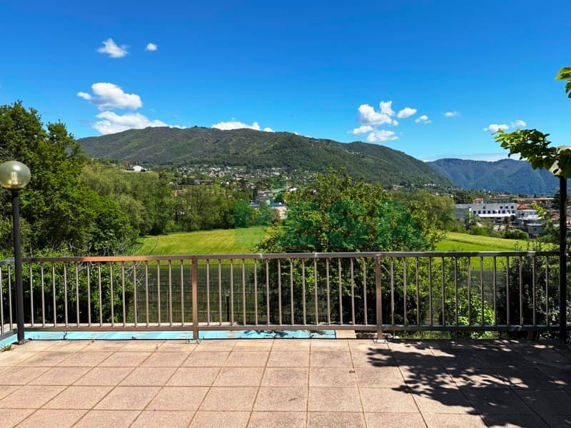 Spaziosa villa con piscina e splendida vista panoramica sui vigneti (5)