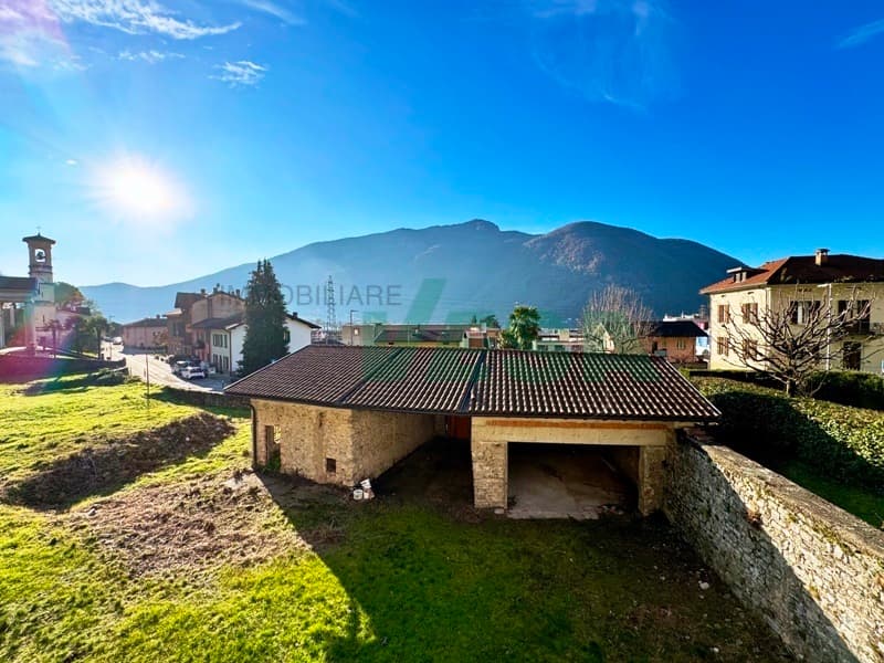 Bel terreno edificabile in splendida posizione tranquilla e soleggiata (4)