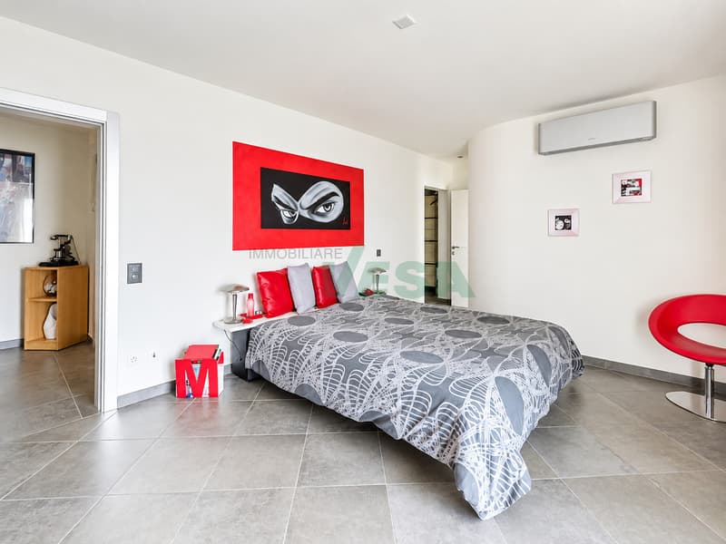 Moderna e luminosa villa mono-bifamiliare con splendida vista aperta (6)