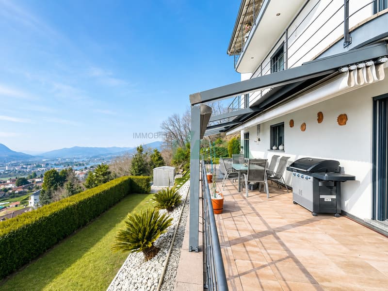 Moderna e luminosa villa mono-bifamiliare con splendida vista aperta (4)