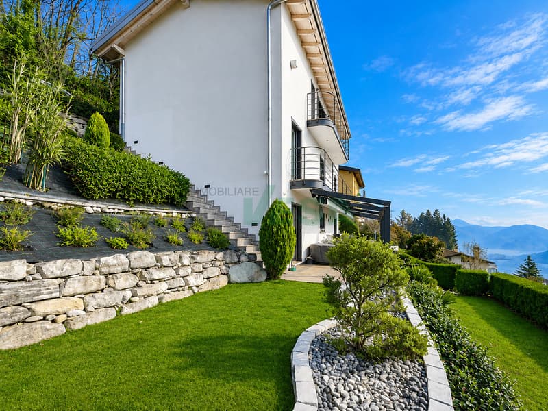 Moderna e luminosa villa mono-bifamiliare con splendida vista aperta (7)