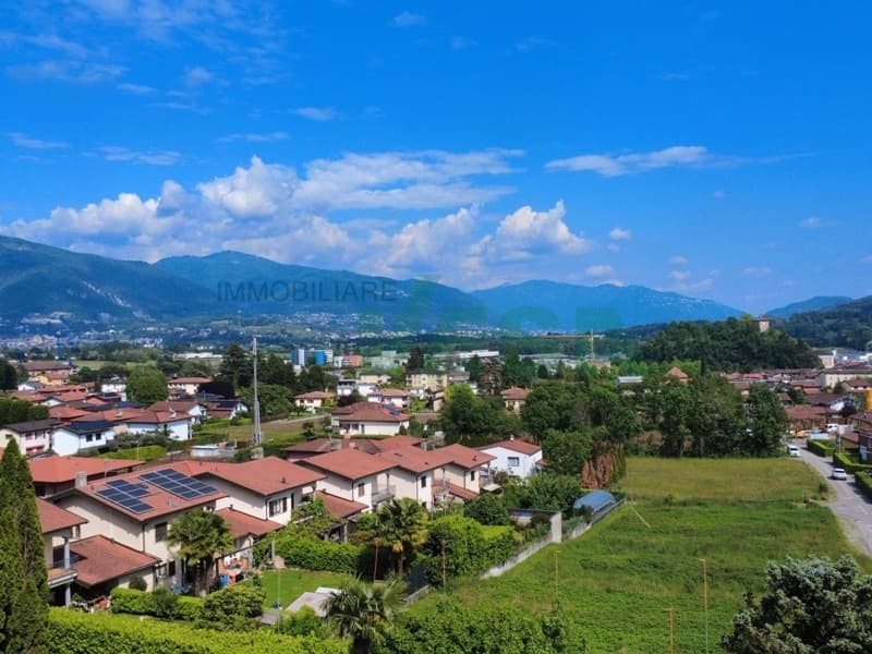 Incantevole villa dalle linee armoniose e moderne, immersa nei vigneti (3)
