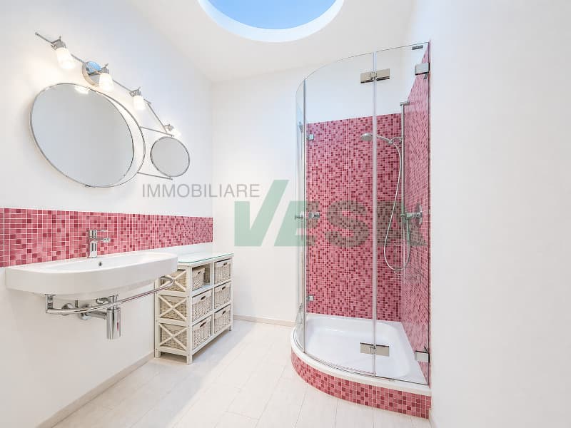 Elegante appartamento 5,5 locali con bella vista e giardino privato (8)