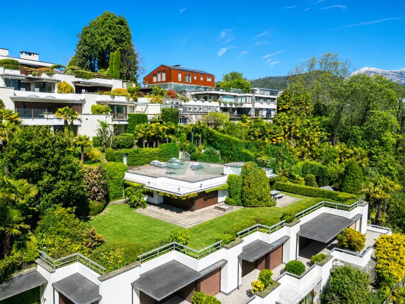Splendido attico 6,5 locali con fantastica vista lago e bel giardino (2)