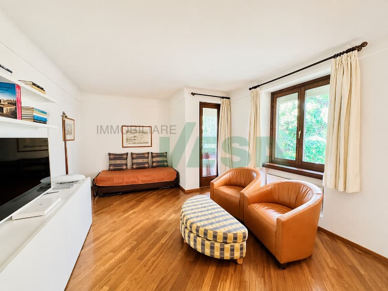 Elegante villa vista lago in esclusivo residence con piscina e tennis (10)