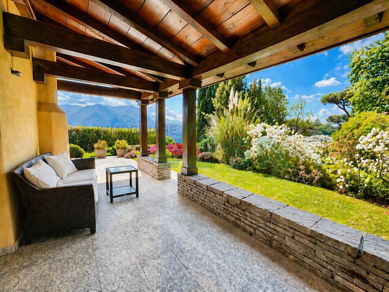 Elegante villa vista lago in esclusivo residence con piscina e tennis (3)