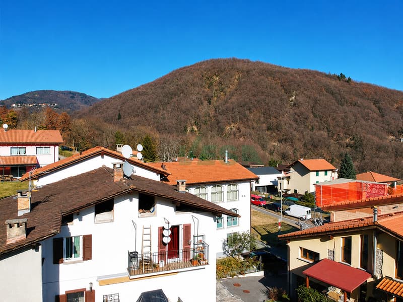 Bel terreno edificabile di 751 m2 ben soleggiato e con vista lago (4)