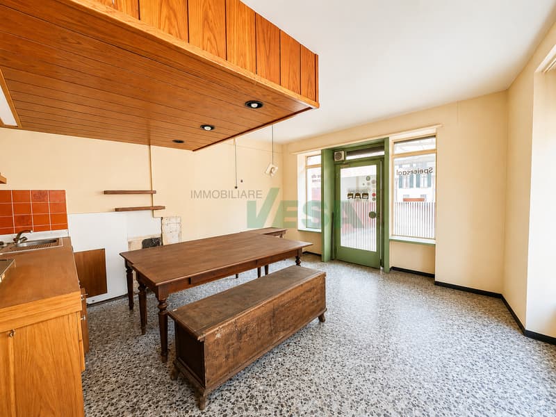 Affascinante casa tradizionale ticinese nel nucleo con vista lago (6)