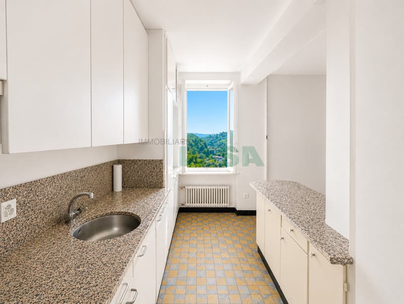 Ampia casa con 3 appartamenti di diverse dimensioni, con bella vista (10)