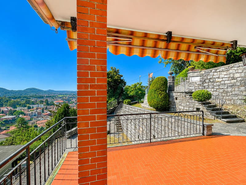 Ampia casa con 3 appartamenti di diverse dimensioni, con bella vista (5)