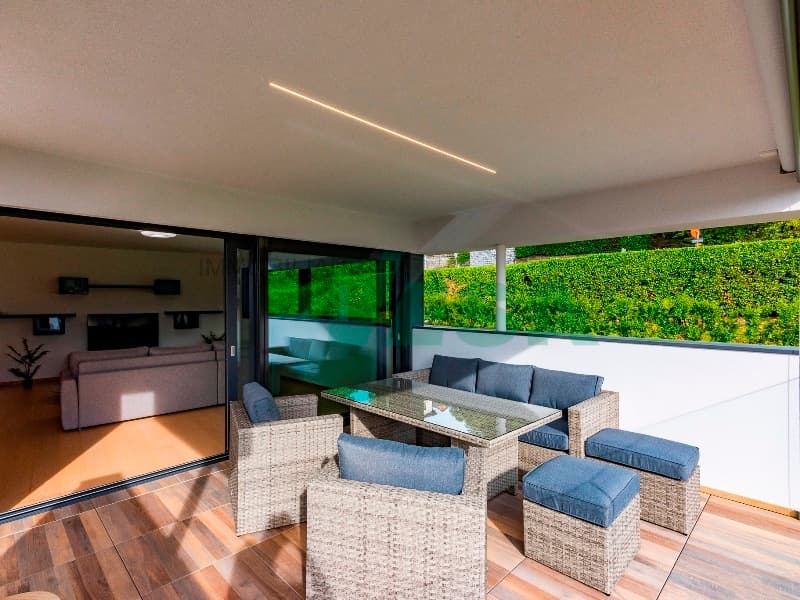 Magnifico attico 4,5 locali con grande terrazza e parziale vista lago (5)