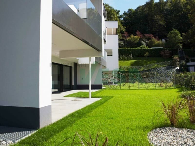Magnifico attico 4,5 locali con grande terrazza e parziale vista lago (10)