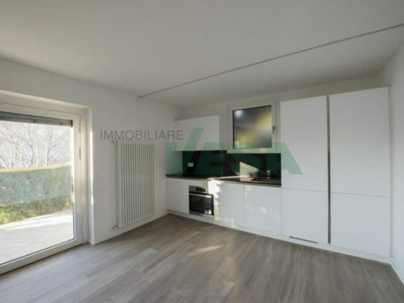 Delizioso appartamento monolocale con vista lago e bella terrazza (6)