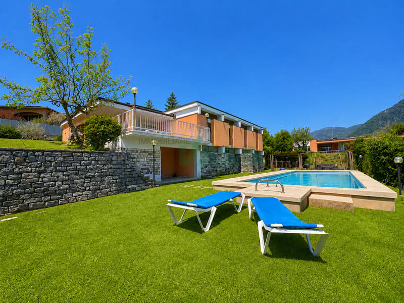 Spaziosa villa con piscina e splendida vista panoramica sui vigneti (2)