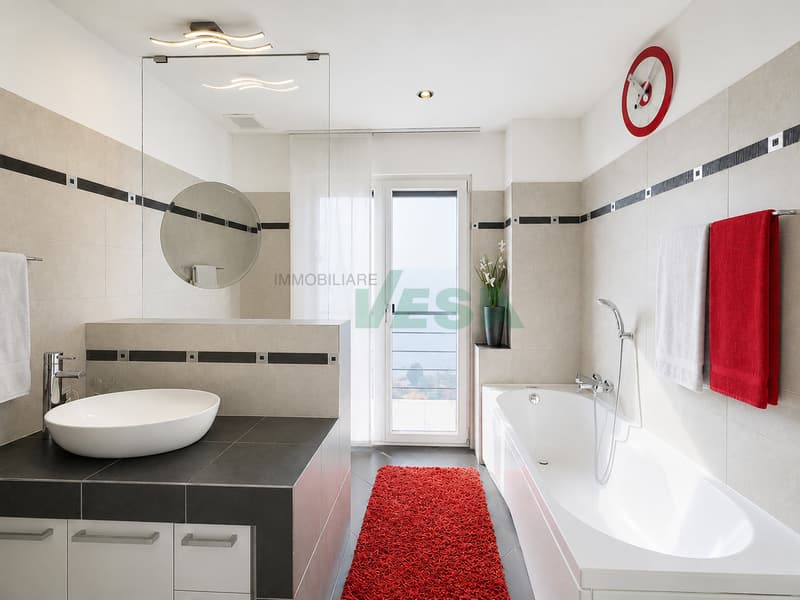 Moderna e luminosa villa mono-bifamiliare con splendida vista aperta (12)