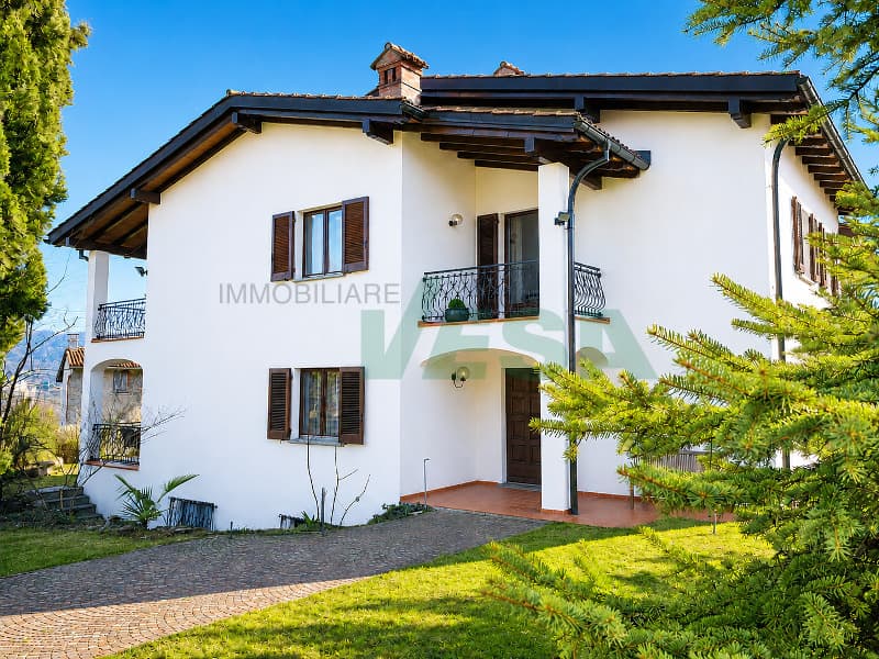 Elegante e spaziosa villa in stile mediterraneo con grande terreno (5)