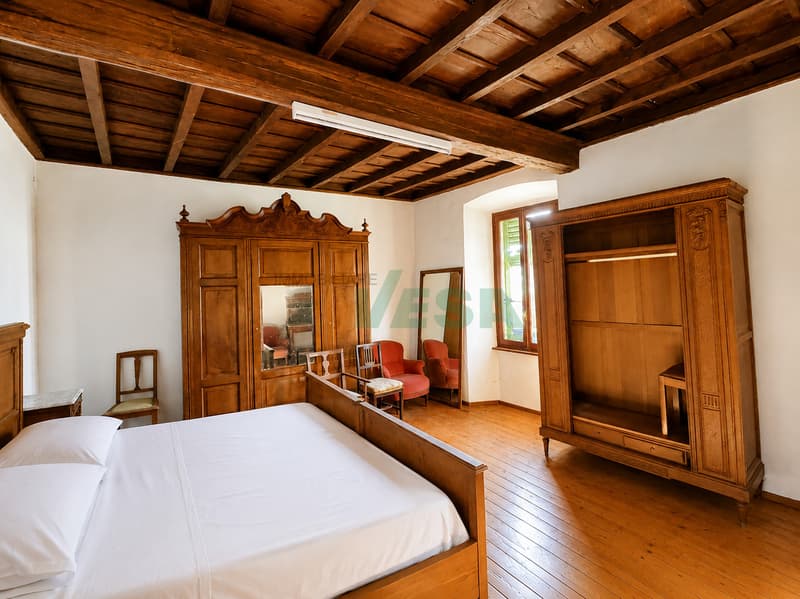 Splendida proprietà con antico palazzo, casetta rustica e bel giardino (6)