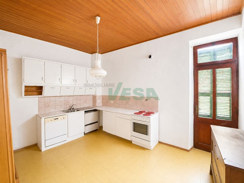 Splendida proprietà con antico palazzo, casetta rustica e bel giardino (13)