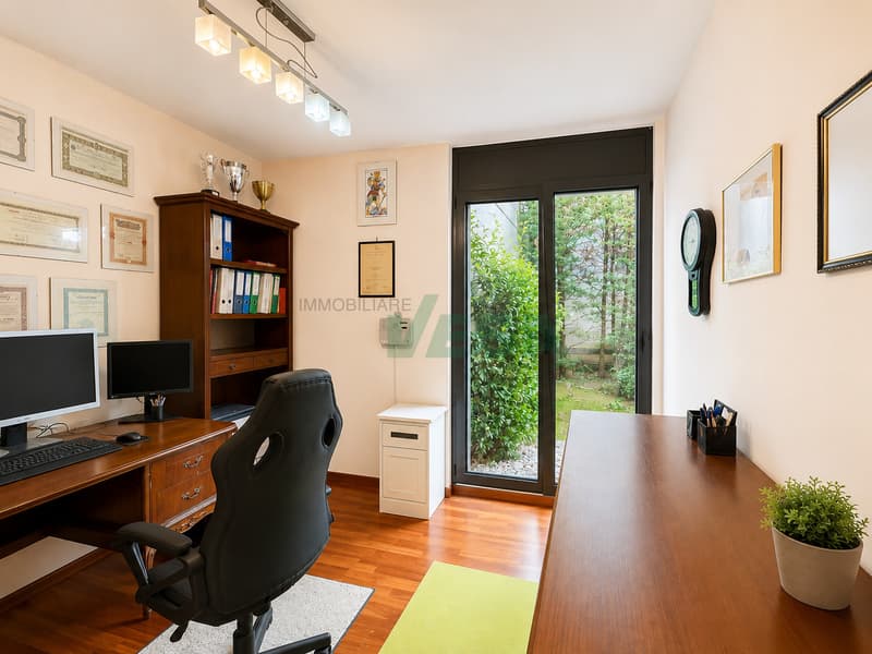 Bel appartamento 6,5 locali con giardino in tranquilla zona collinare (13)