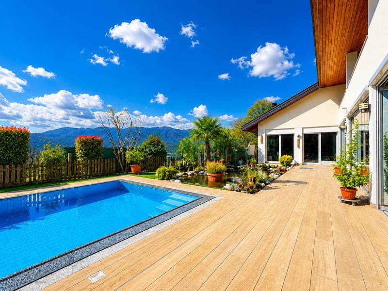 Spaziosa villa con piscina, grande giardino e appartamento monolocale (3)