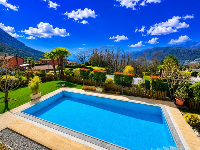 Spaziosa villa con piscina, grande giardino e appartamento monolocale (2)