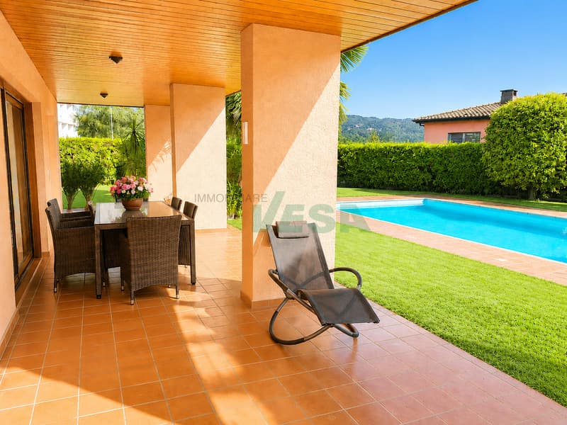 Ampia ed elegante villa signorile con molto spazio e con bella piscina (5)