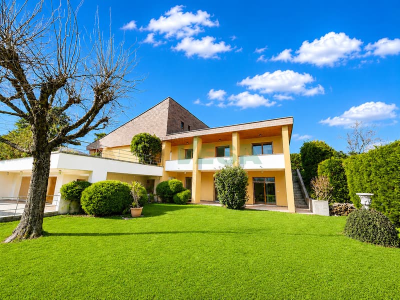 Ampia ed elegante villa signorile con molto spazio e con bella piscina (4)