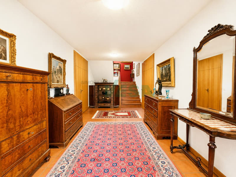 Ampia ed elegante villa signorile con molto spazio e con bella piscina (10)
