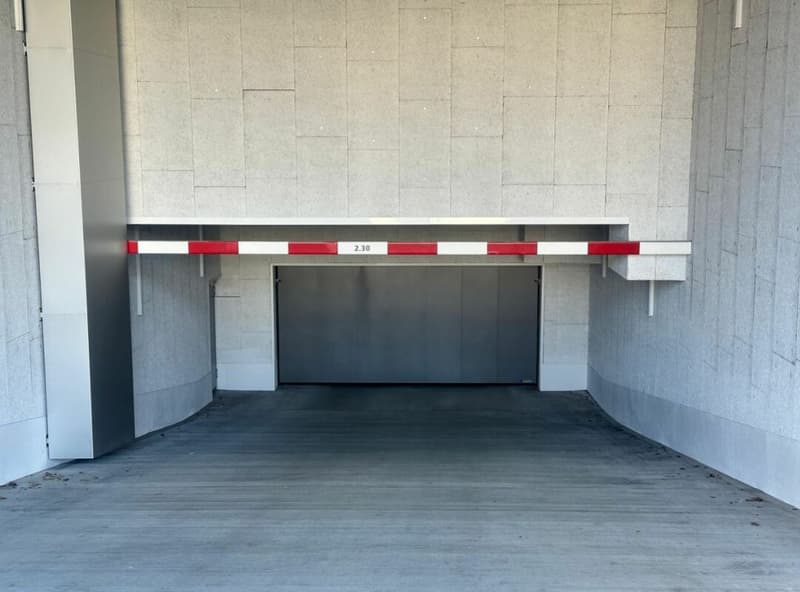 Motorradabstellplatz zu vermieten (2)