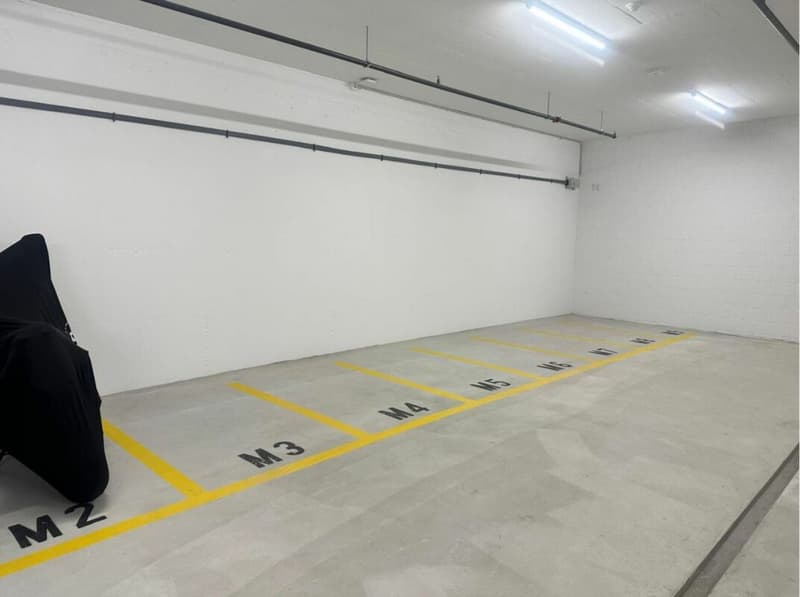 Motorradabstellplatz zu vermieten (1)