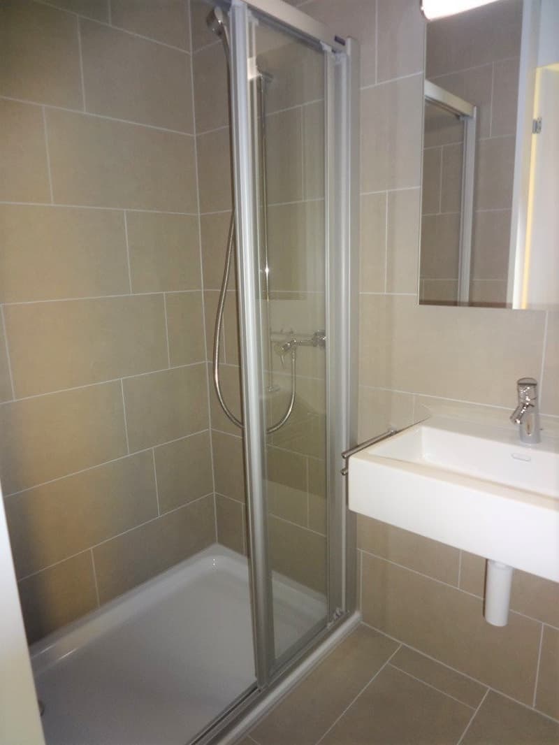 Badezimmer mit Dusche