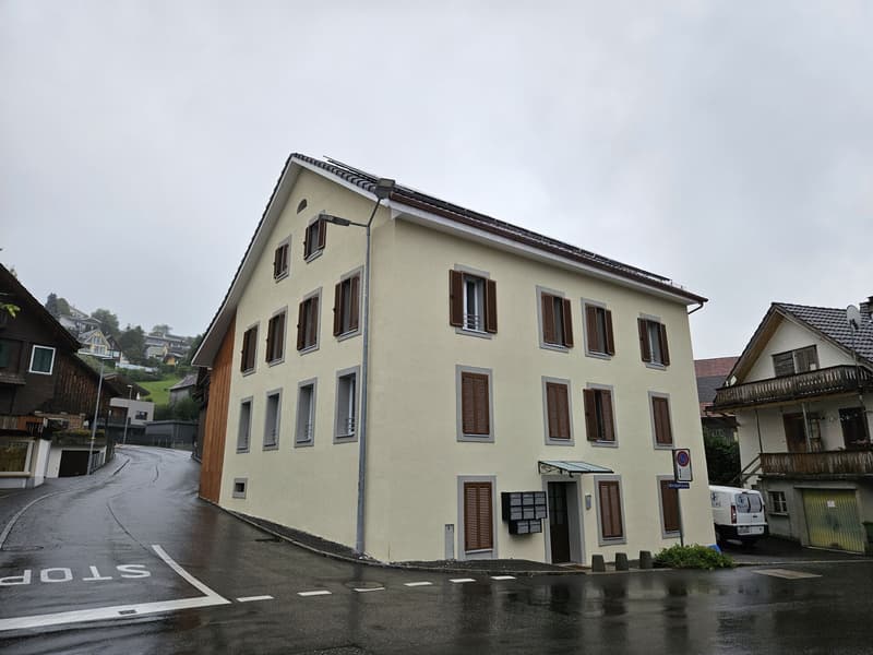 Neuwertiges Mehrfamilienhaus in Oberägeri (1)