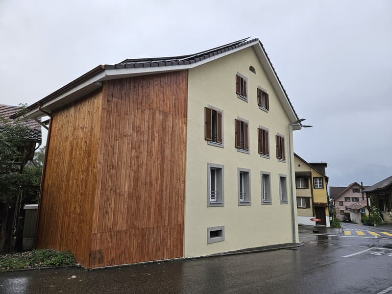 Neuwertiges Mehrfamilienhaus in Oberägeri (2)
