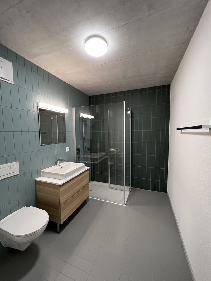 Typähnlich Bad mit Dusche