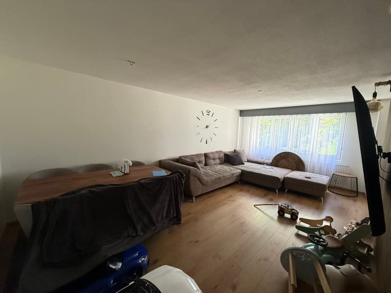 4.5-Zimmerwohnung an ruhiger Lage zu vermieten! (2)