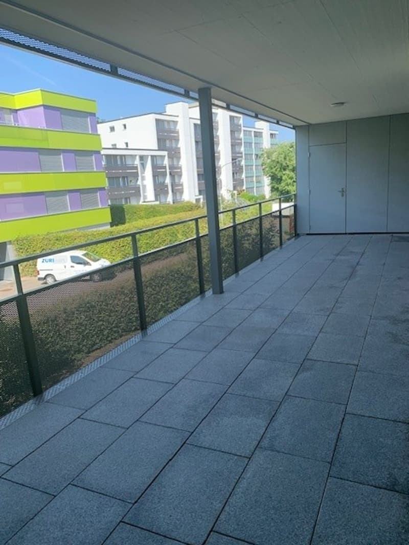 Helle 3.5-Zimmer-Wohnung mit grossem Balkon (8)