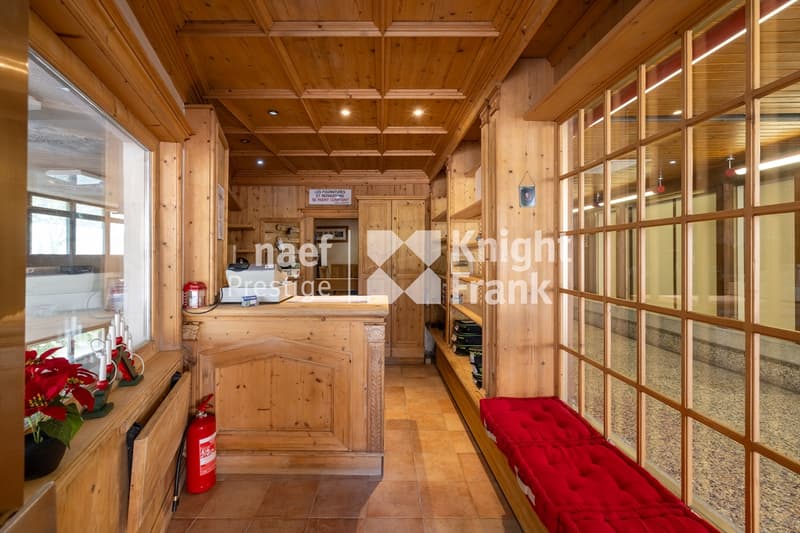 Garage / Local commercial d'exception au coeur de Crans-Montana (2)