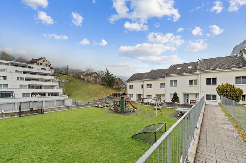 Modern 7.5-room single-family house with garden and terrace in Glarus (2)