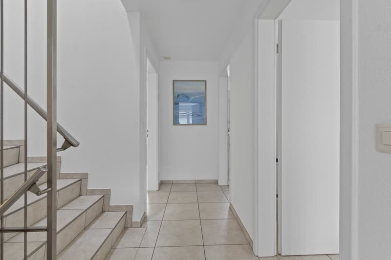 Modern 7.5-room single-family house with garden and terrace in Glarus (16)