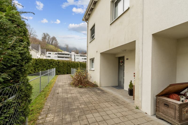 Modern 7.5-room single-family house with garden and terrace in Glarus (3)