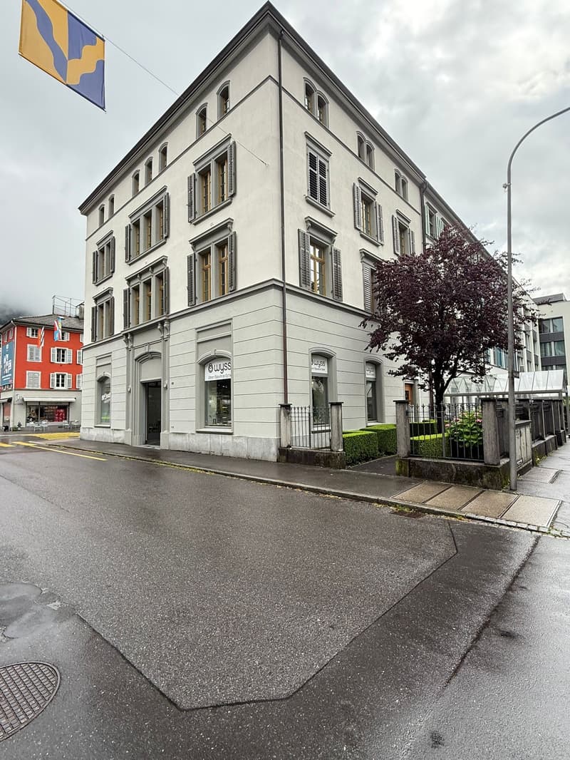 Top-Lage in der Glarner Innenstadt – Ladenfläche mit Charakter am Rathausplatz (2)