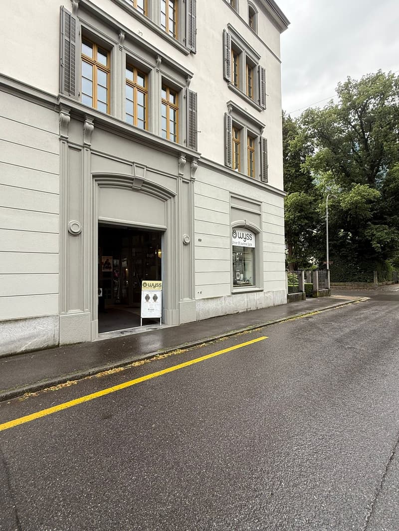 Top-Lage in der Glarner Innenstadt – Ladenfläche mit Charakter am Rathausplatz (1)