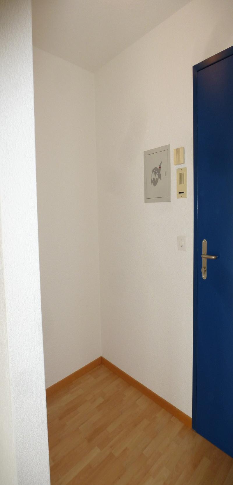 Charmante 2.5-Zimmer-Wohnung mit Balkon und Bergblick in Mollis (2)