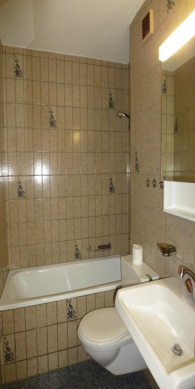 Charmante 2.5-Zimmer-Wohnung mit Balkon und Bergblick in Mollis (8)