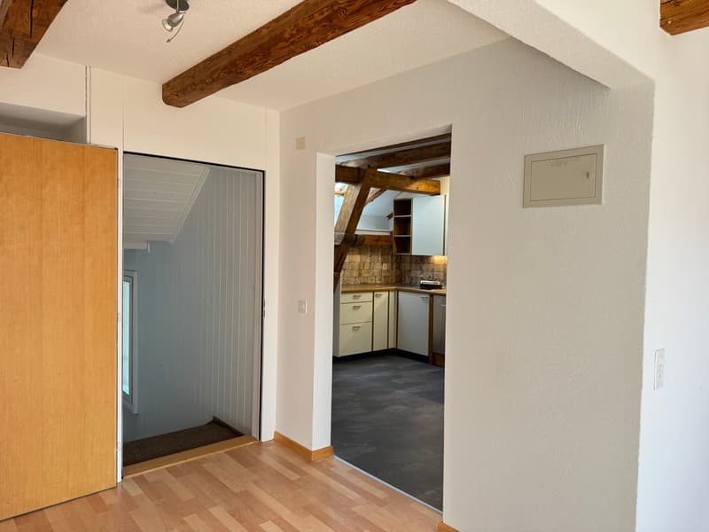 Charmante 2.5-Zimmer-Dachwohnung in Glarus (4)