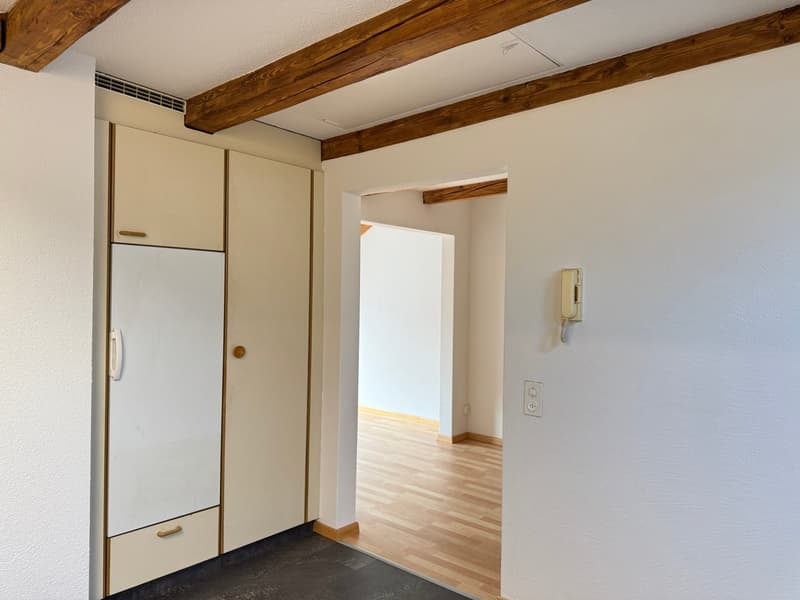 Charmante 2.5-Zimmer-Dachwohnung in Glarus (3)